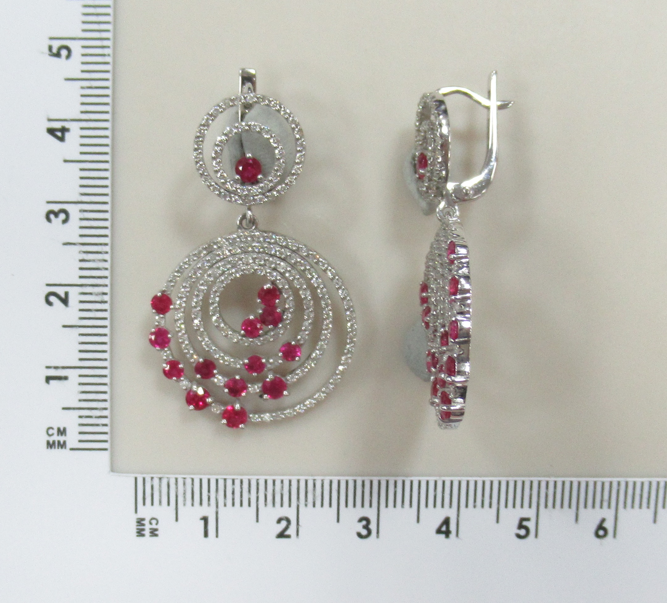 Серьги из белого золота с рубинами